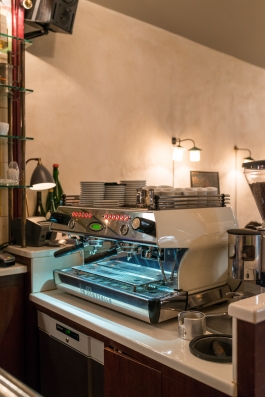 LE CLOW BAR. Paris © Photo by François Cavelier