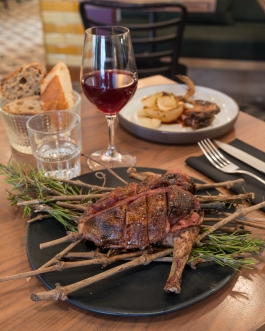 LE CLOW BAR. Paris © Photo by François Cavelier