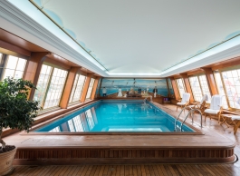 Le Bristol Hotel. Paris © Photo by François Cavelier