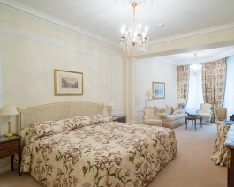 Le Bristol Hotel. Paris © Photo by François Cavelier