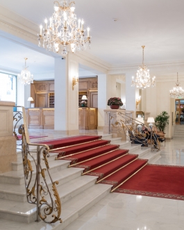 Le Bristol Hotel. Paris © Photo by François Cavelier