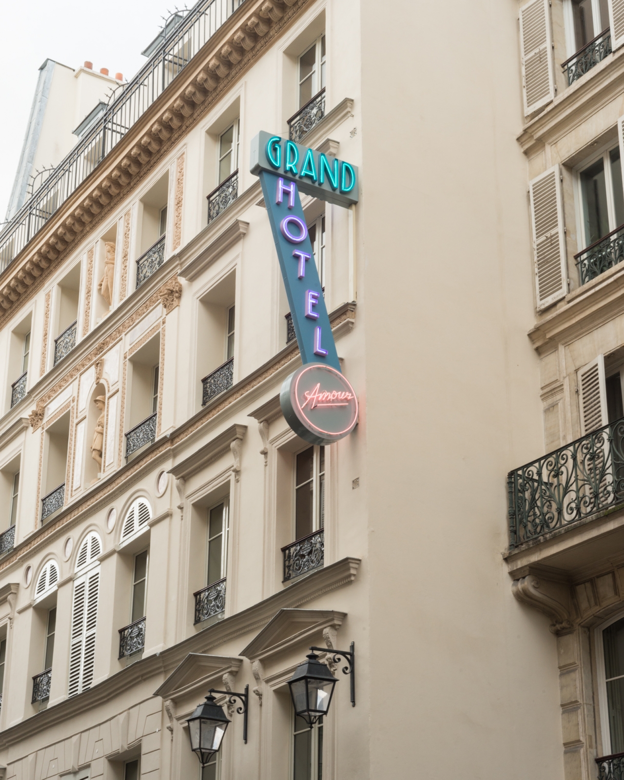 Hôtel Grand Amour 18 Rue De La Fidélité 75010 Paris FRANÇOIS CAVELIER — Grand Amour Hotel. Paris. MONOCLE - FRANÇOIS CAVELIER