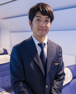 Abe-san. First Airlines. Ikebukuro Tokyo. VR Virtual Reality flight - World's first virtual aviation facility. Photo François Cavelier