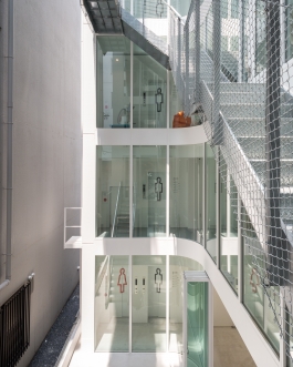 9h Nine Hours Hotel Capsule & Run. Takebashi Chiyoda Tokyo Japan. Architect Akihisa Hirata. Photo by Francois Cavelier for Monocle Magazine