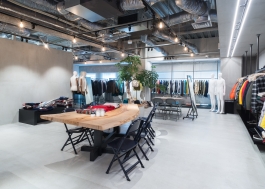 Woolrich Japan was co-founded with Japanese technical outdoor-wear experts Goldwin. Woolrich advertises itself as the oldest American outdoor clothing label