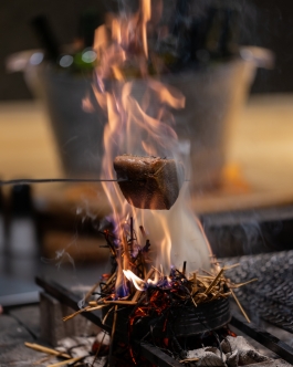 FALÒ Daikanyama Tokyo A lava-cave Italian-inspired Izakaya hidden away in the subsoil of a concrete building in the voguish Daikanyama sector. Francois Cavelier