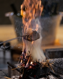 FALÒ Daikanyama Tokyo A lava-cave Italian-inspired Izakaya hidden away in the subsoil of a concrete building in the voguish Daikanyama sector. Francois Cavelier