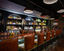 PR BAR Kitaaoyama Tokyo. Craft cocktail made by the Bartender Mixologist Takeshi Uzuka. Best-selling Must-try cocktail Apple Pie. Photographs Francois Cavelier