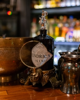 PR BAR Kitaaoyama Tokyo. Craft cocktail made by the Bartender Mixologist Takeshi Uzuka. Best-selling Must-try cocktail Apple Pie. Photographs Francois Cavelier