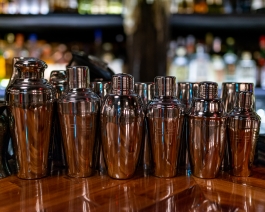 PR BAR Kitaaoyama Tokyo. Craft cocktail made by the Bartender Mixologist Takeshi Uzuka. Best-selling Must-try cocktail Apple Pie. Photographs Francois Cavelier