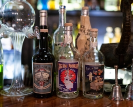 PR BAR Kitaaoyama Tokyo. Craft cocktail made by the Bartender Mixologist Takeshi Uzuka. Best-selling Must-try cocktail Apple Pie. Photographs Francois Cavelier