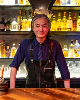 PR BAR Kitaaoyama Tokyo. Craft cocktail made by the Bartender Mixologist Takeshi Uzuka. Best-selling Must-try cocktail Apple Pie. Photographs Francois Cavelier