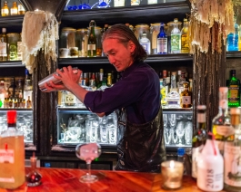 PR BAR Kitaaoyama Tokyo. Craft cocktail made by the Bartender Mixologist Takeshi Uzuka. Best-selling Must-try cocktail Apple Pie. Photographs Francois Cavelier 