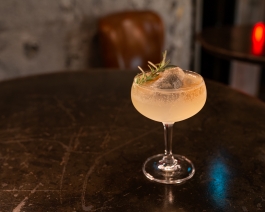 PR BAR Kitaaoyama Tokyo. Craft cocktail made by the Bartender Mixologist Takeshi Uzuka. Best-selling Must-try cocktail Apple Pie. Photographs Francois Cavelier