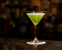 PENTHOUSE GARDEN Ginza Tokyo Japan. Bartender Mixologist Kiyotaka Sugano top-notch cocktails wide range of gins and whiskeys. Photographs by Francois Cavelier