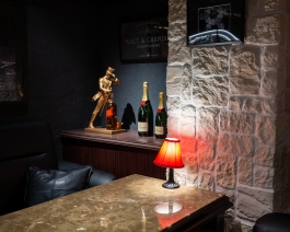 PENTHOUSE GARDEN Ginza Tokyo Japan. Bartender Mixologist Kiyotaka Sugano top-notch cocktails wide range of gins and whiskeys. Photographs by Francois Cavelier