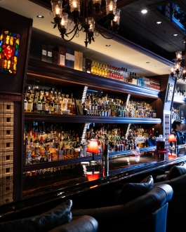 PENTHOUSE GARDEN Ginza Tokyo Japan. Bartender Mixologist Kiyotaka Sugano top-notch cocktails wide range of gins and whiskeys. Photographs by Francois Cavelier