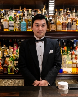Bartender Mixologist Kiyotaka Sugano PENTHOUSE GARDEN Ginza Tokyo Japan. Bartender Mixologist Kiyotaka Sugano top-notch cocktails wide range of gins and whiskeys. Photographs by Francois Cavelier 