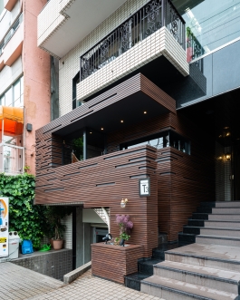 T3 Azabudai, Tokyo Chef Hiroyuki Yamashita began his career at L’ecrin in Ginza and Signature Mandarin Oriental Tokyo Hotel Eric Ziebold. Francois Cavelier 