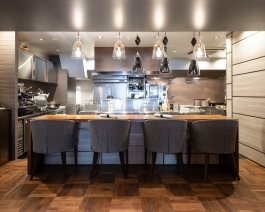 T3 Azabudai, Tokyo Chef Hiroyuki Yamashita began his career at L’ecrin in Ginza and Signature Mandarin Oriental Tokyo Hotel  Eric Ziebold. Francois Cavelier