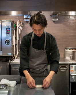 T3 Azabudai, Tokyo Chef Hiroyuki Yamashita began his career at L’ecrin in Ginza and Signature Mandarin Oriental Tokyo Hotel  Eric Ziebold. Francois Cavelier