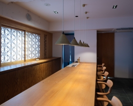 44A2 YOSHIATSU Ebisu Tokyo Chef Yoshiatsu Fukushima traditional styles and innovative elements within the framework of Japanese cuisine. The minimalist interior
