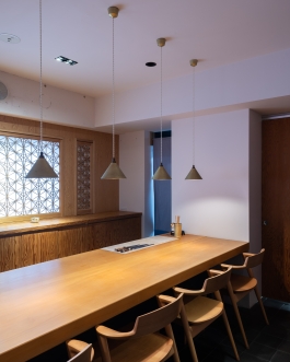 44A2 YOSHIATSU Ebisu Tokyo Chef Yoshiatsu Fukushima traditional styles and innovative elements within the framework of Japanese cuisine. The minimalist interior